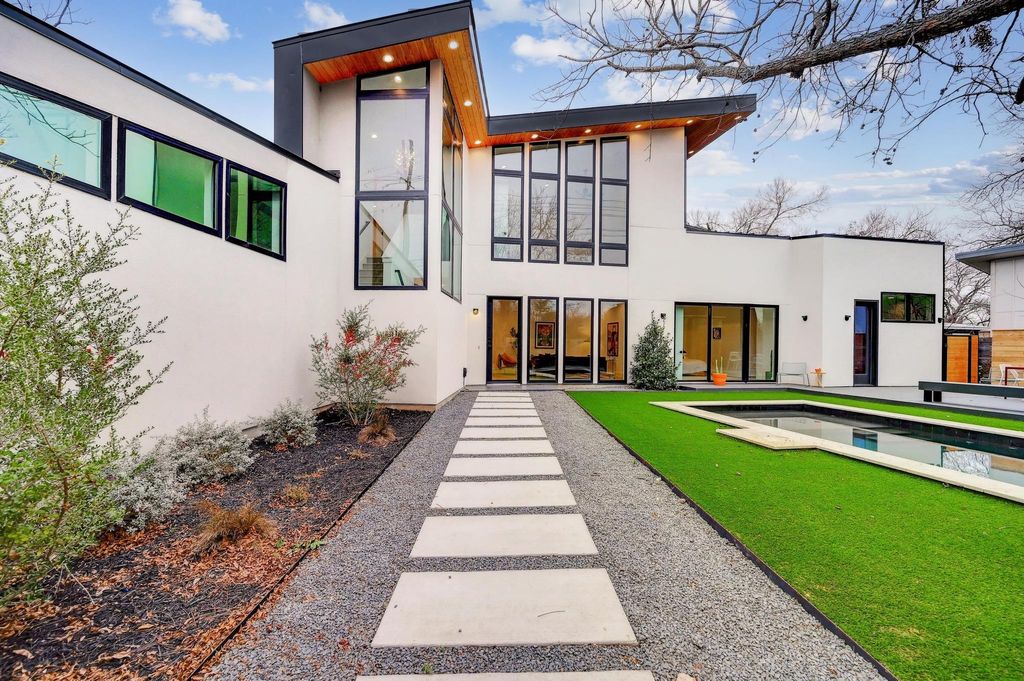 4613 Bolm DR, Austin, TX 78702