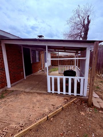 823 Blue Oak Drive, Lewisville, TX 75067