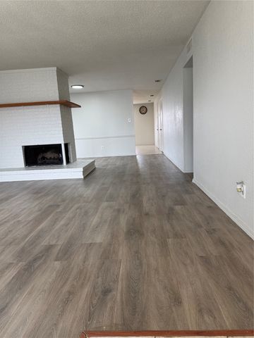 823 Blue Oak Drive, Lewisville, TX 75067