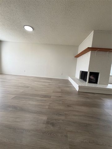 823 Blue Oak Drive, Lewisville, TX 75067