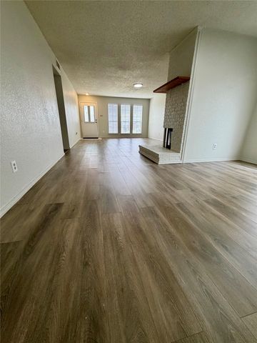 823 Blue Oak Drive, Lewisville, TX 75067