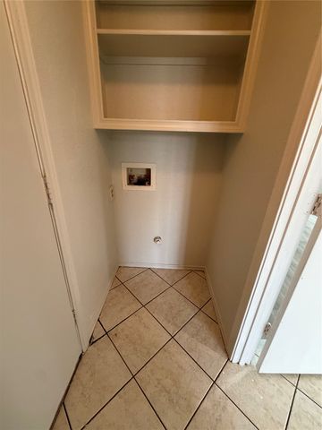 823 Blue Oak Drive, Lewisville, TX 75067