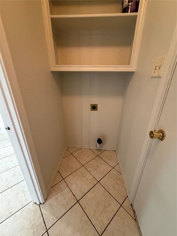 823 Blue Oak Drive, Lewisville, TX 75067