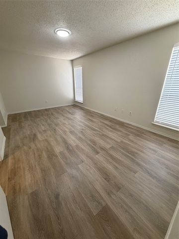 823 Blue Oak Drive, Lewisville, TX 75067