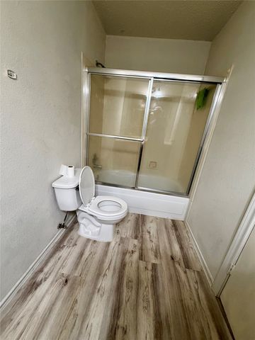 823 Blue Oak Drive, Lewisville, TX 75067