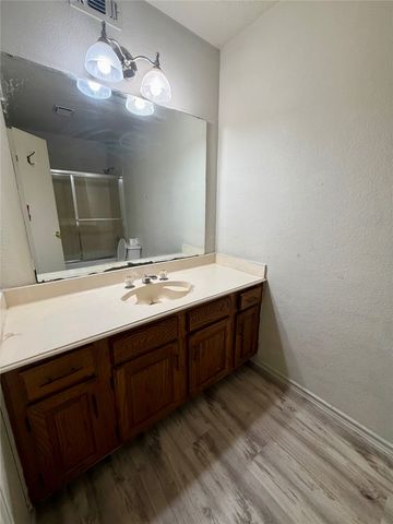 823 Blue Oak Drive, Lewisville, TX 75067