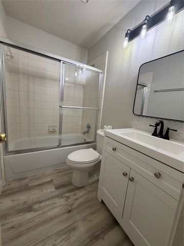 823 Blue Oak Drive, Lewisville, TX 75067