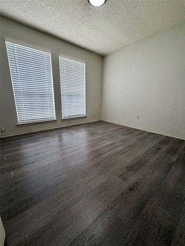 823 Blue Oak Drive, Lewisville, TX 75067