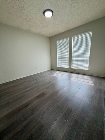 823 Blue Oak Drive, Lewisville, TX 75067