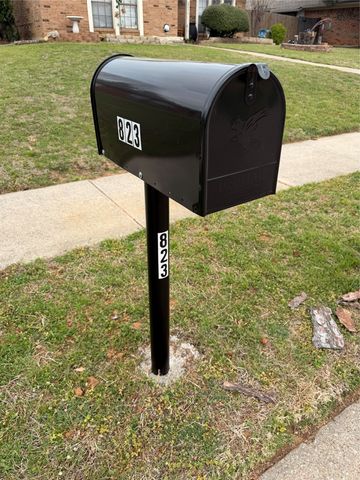 823 Blue Oak Drive, Lewisville, TX 75067