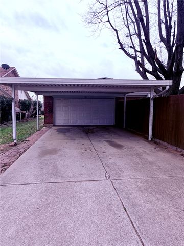 823 Blue Oak Drive, Lewisville, TX 75067