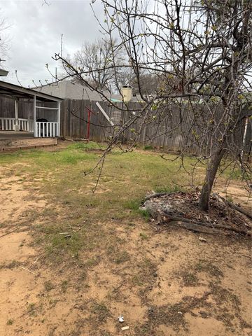 823 Blue Oak Drive, Lewisville, TX 75067