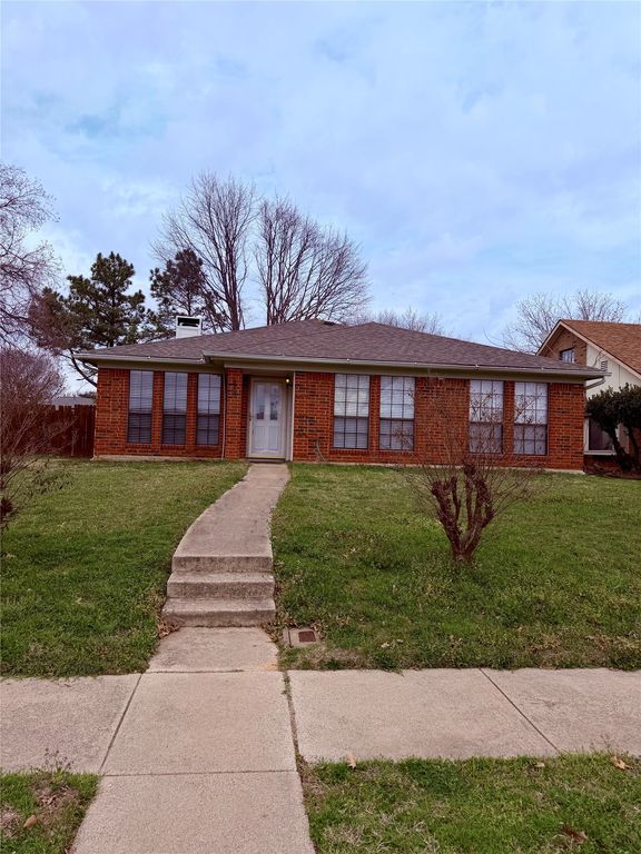 823 Blue Oak Drive, Lewisville, TX 75067