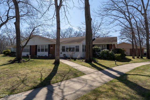 172B Sterling Court, Lakewood, NJ 08701