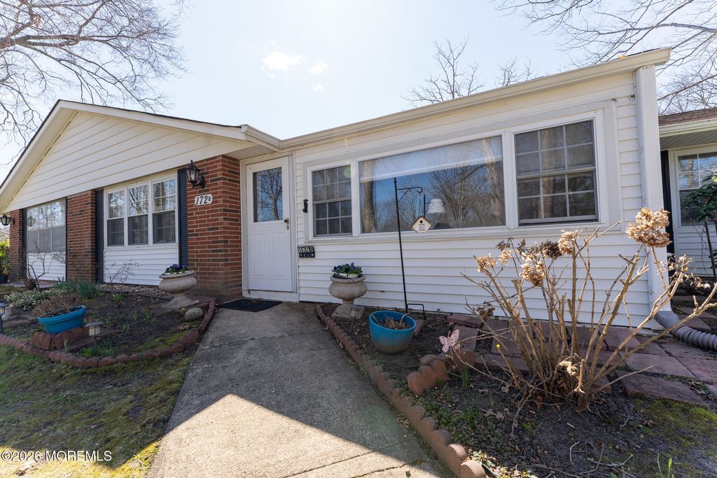 172B Sterling Court, Lakewood, NJ 08701