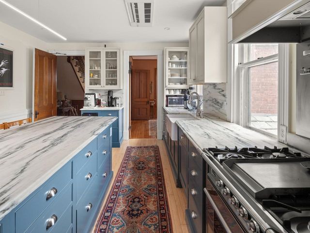 25 Buell Street, Burlington, VT 05401