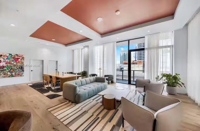 11 NE 6th St 1212, Miami, FL 33132