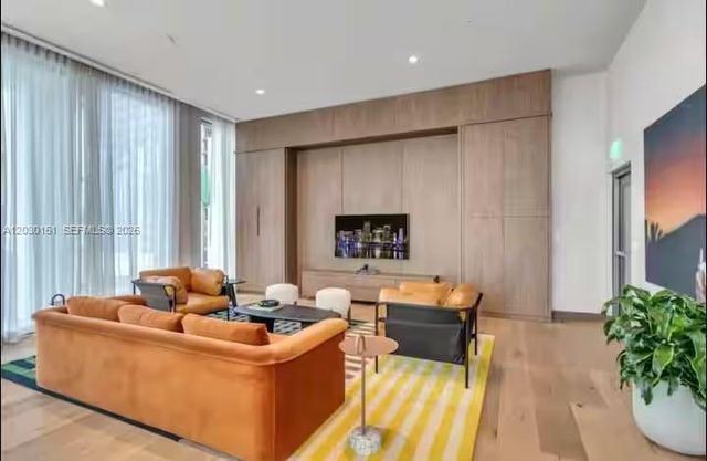 11 NE 6th St 1212, Miami, FL 33132