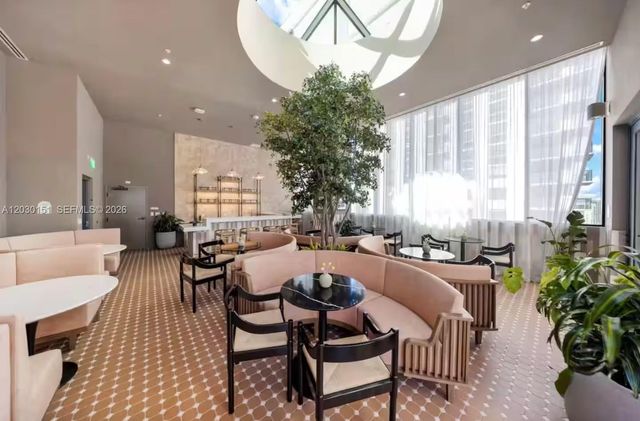 11 NE 6th St 1212, Miami, FL 33132