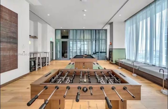 11 NE 6th St 1212, Miami, FL 33132