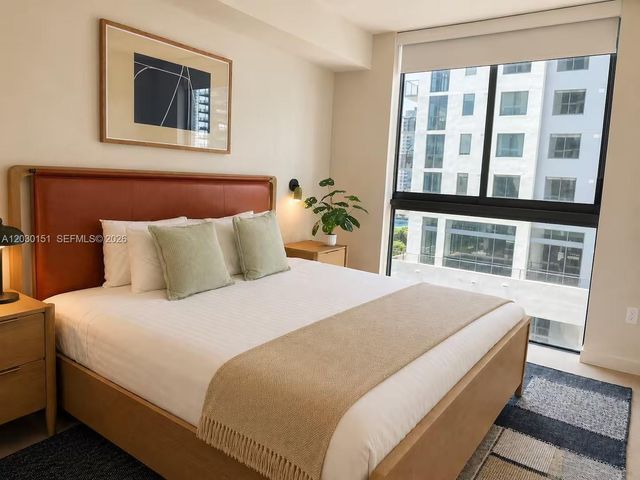 11 NE 6th St 1212, Miami, FL 33132