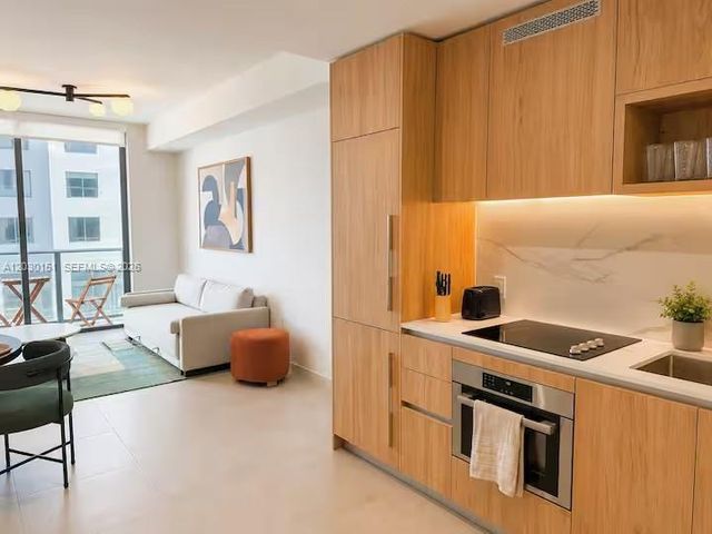 11 NE 6th St 1212, Miami, FL 33132