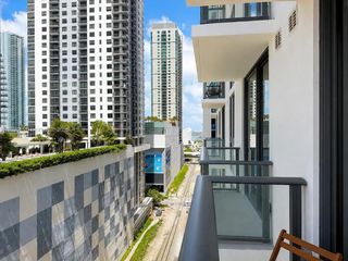 11 NE 6th St 1212, Miami, FL 33132