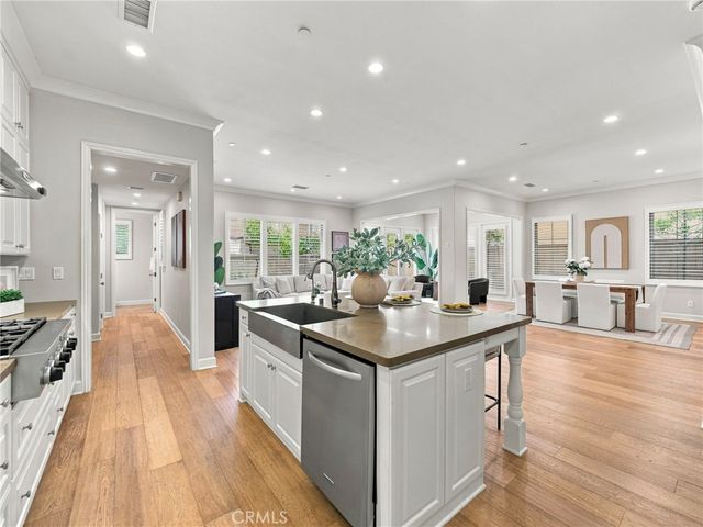 75 Thornapple, Irvine, CA 92620