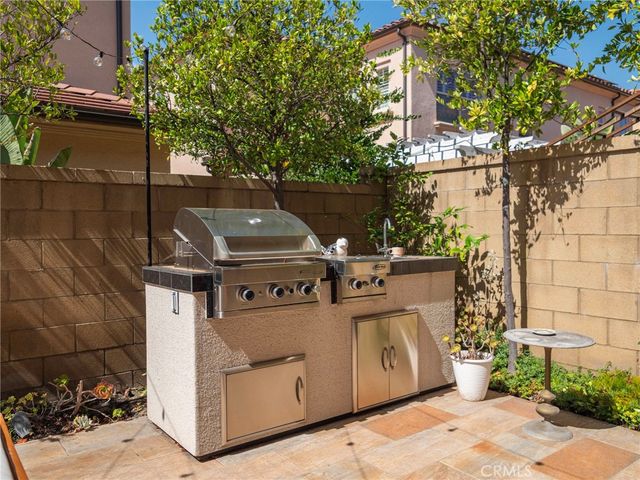 75 Thornapple, Irvine, CA 92620