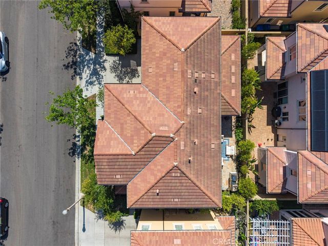 75 Thornapple, Irvine, CA 92620
