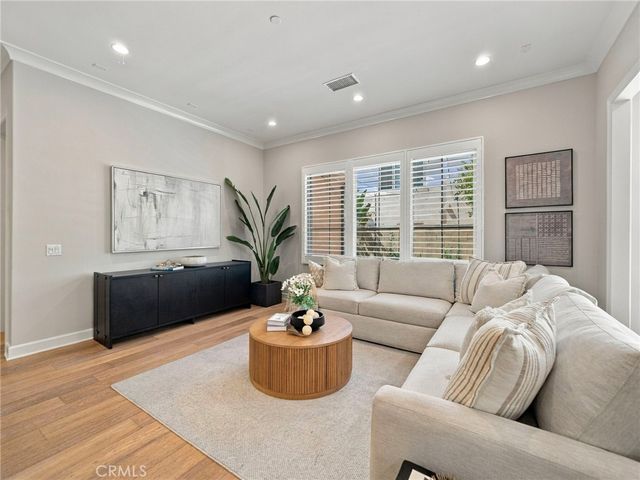 75 Thornapple, Irvine, CA 92620