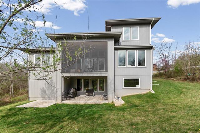 4911 Haskins Street, Shawnee, KS 66216