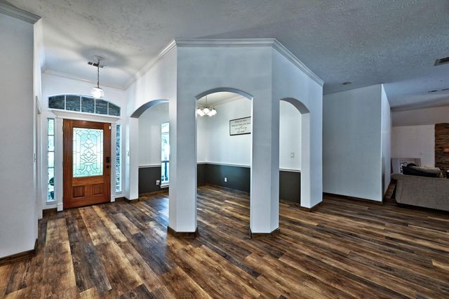 11 W Lake Forest Court, Conroe, TX 77384