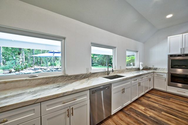 11 W Lake Forest Court, Conroe, TX 77384