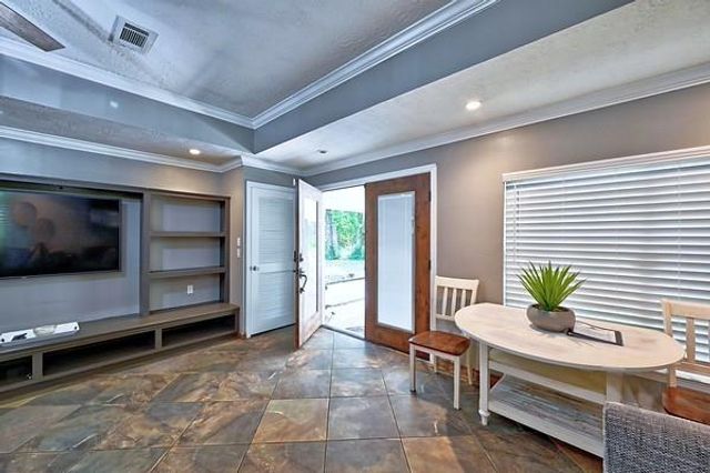 11 W Lake Forest Court, Conroe, TX 77384