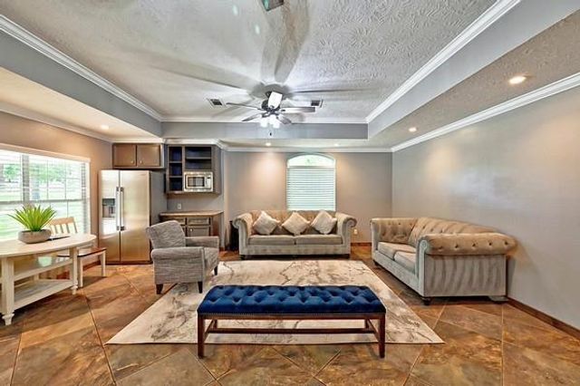11 W Lake Forest Court, Conroe, TX 77384