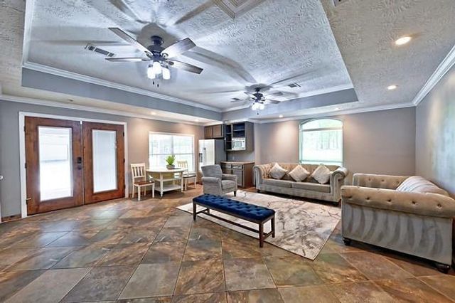 11 W Lake Forest Court, Conroe, TX 77384