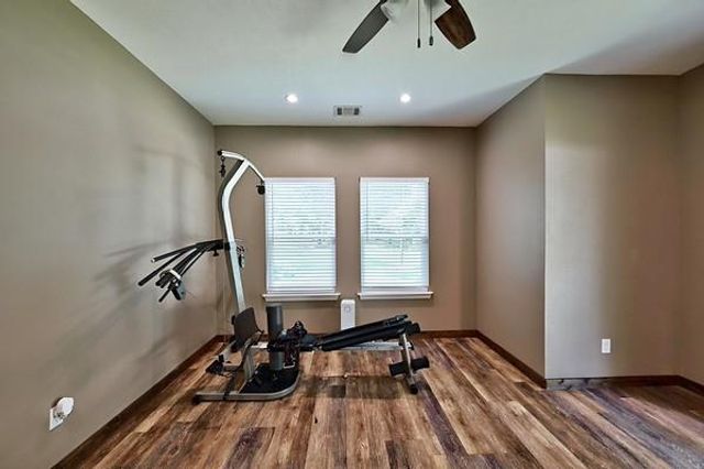 11 W Lake Forest Court, Conroe, TX 77384
