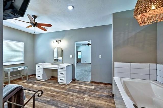 11 W Lake Forest Court, Conroe, TX 77384
