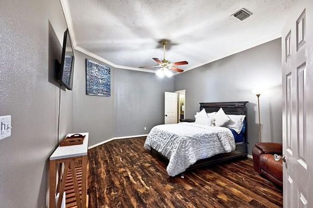 11 W Lake Forest Court, Conroe, TX 77384