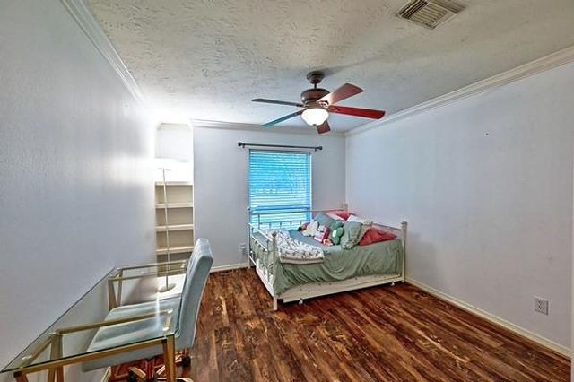 11 W Lake Forest Court, Conroe, TX 77384