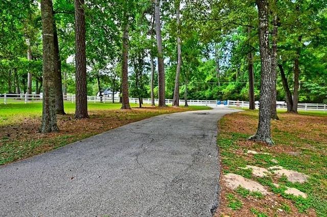 11 W Lake Forest Court, Conroe, TX 77384