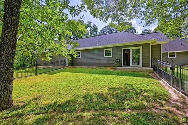 11 W Lake Forest Court, Conroe, TX 77384
