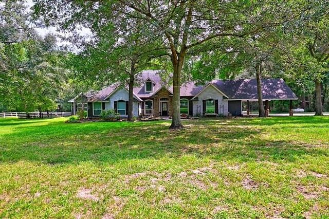 11 W Lake Forest Court, Conroe, TX 77384