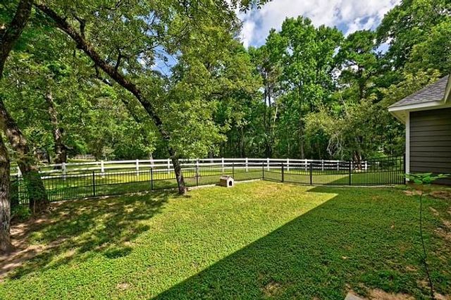 11 W Lake Forest Court, Conroe, TX 77384