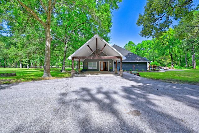11 W Lake Forest Court, Conroe, TX 77384
