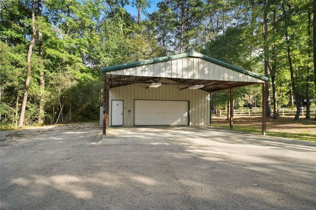 11 W Lake Forest Court, Conroe, TX 77384