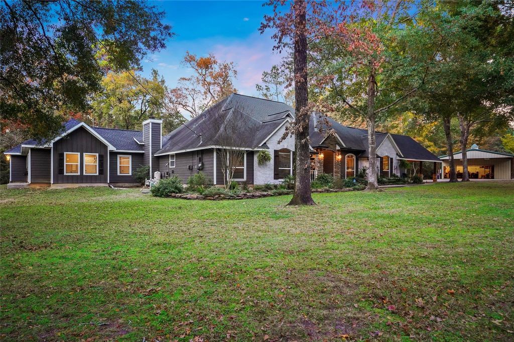 11 W Lake Forest Court, Conroe, TX 77384