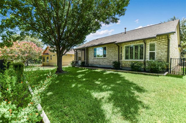 104 Grapevine LN, Georgetown, TX 78633