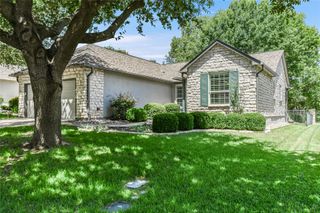 104 Grapevine LN, Georgetown, TX 78633